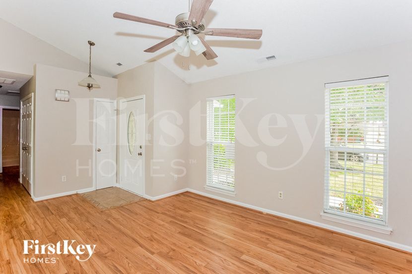 Building Photo - 4685 Falcon Chase Dr SW