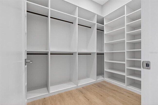 Building Photo - 16130 Pendio Dr