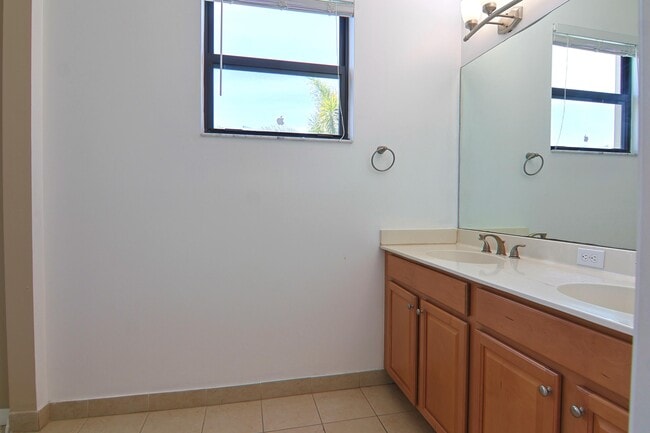 Building Photo - 634 NE 193rd Terrace