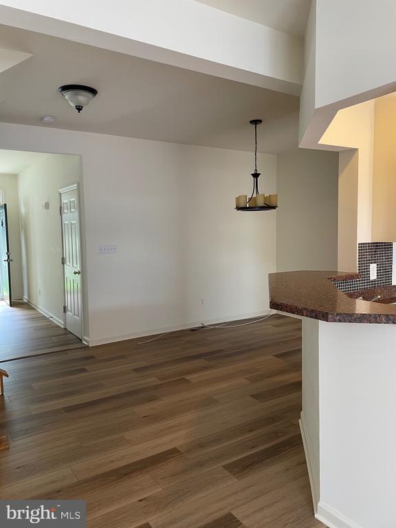 Building Photo - 5 Bridle Ct