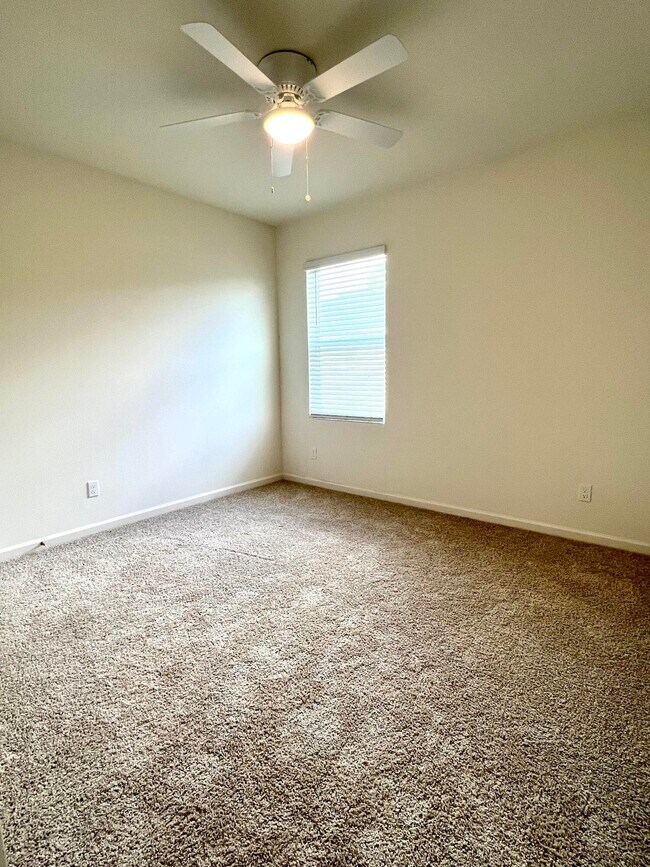 Building Photo - 4011 SW Kidd Ct