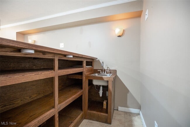 Building Photo - 1718 Maywood Rd