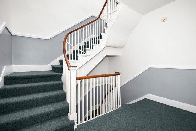 Building Photo - 600 W Olney Rd