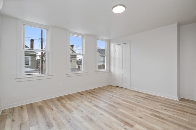 Building Photo - 2321 Spring St