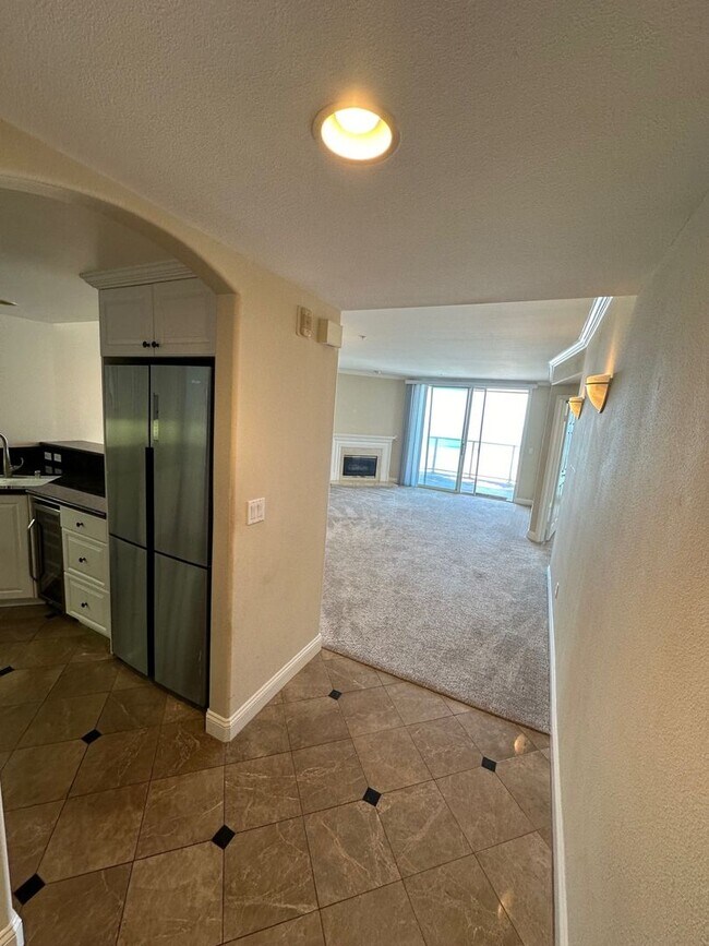 Building Photo - Beachfront Oasis - 3 bed 2 bath in Alamitos Beach with Parking