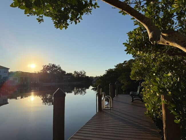 Building Photo - 2 Bedroom 2.5 Bath Condo (Central Park II Condominiums)