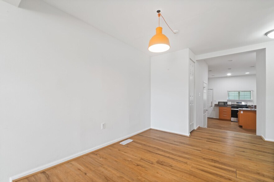 Building Photo - 805 S Hanover St