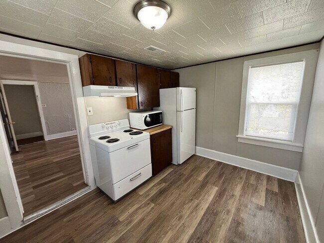 Building Photo - 310 W Arnold St