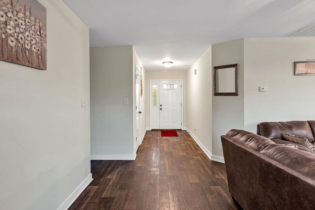 Building Photo - 308 Channel Run Ln