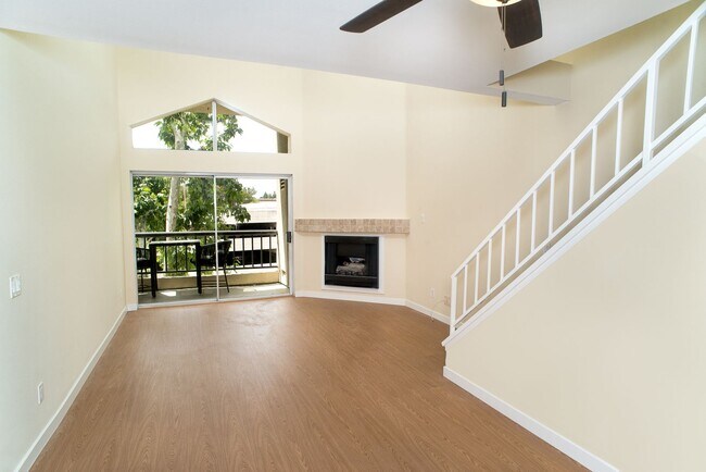 Building Photo - Warner Center  2 Bedroom + Loft Condo for Rent in Woodland Hills!