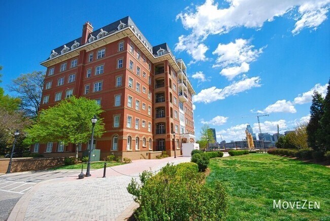 Building Photo - 710 Independence Pl