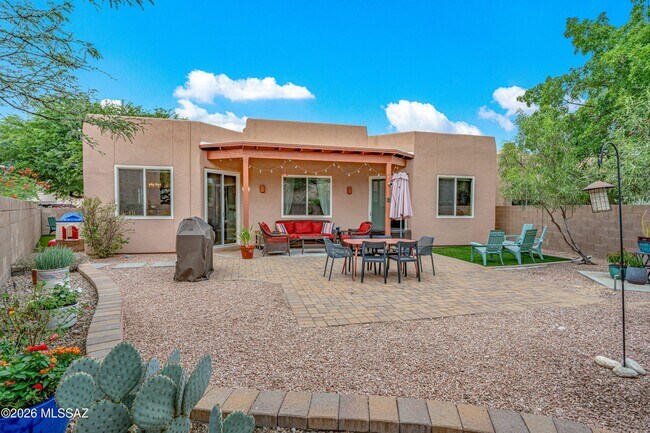 Building Photo - 6486 N Sun Bluff Dr