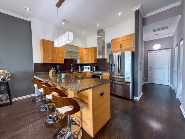 Building Photo - 3954 N Oriole Ave