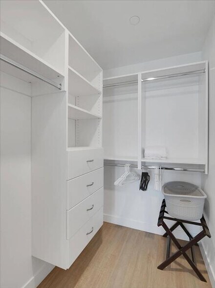 Building Photo - 817 N 6th St