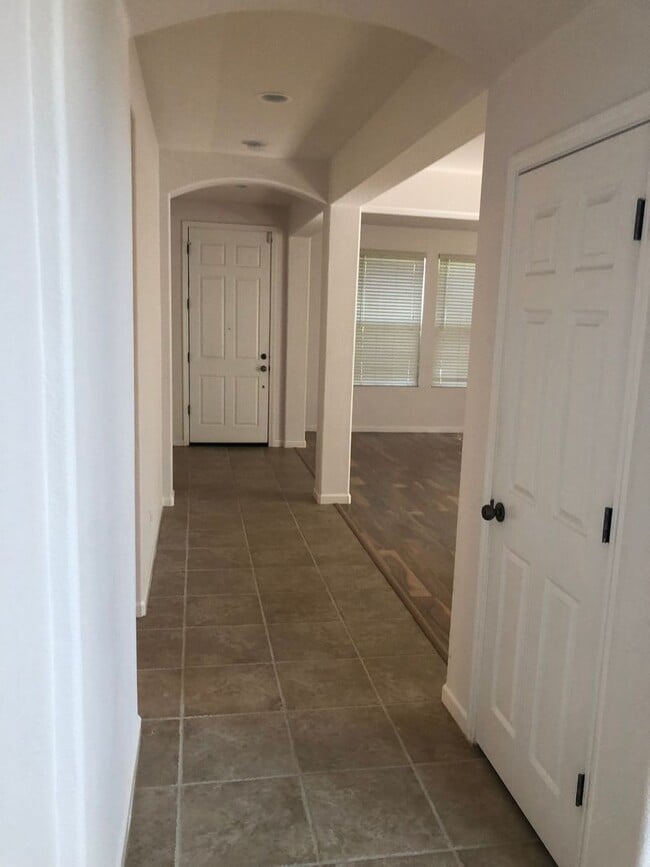 Building Photo - 1571 Thurman Way