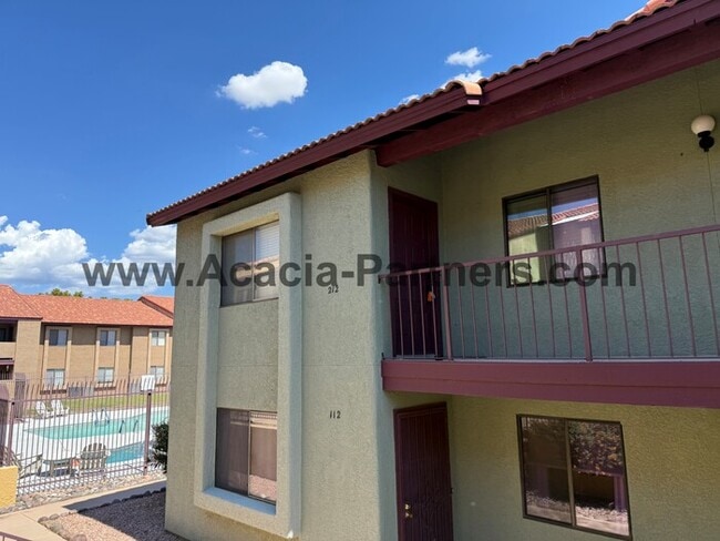 Building Photo - Two Bedroom on East Side