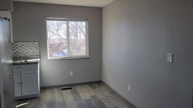 Building Photo - 4 Bedroom, 1.75 Bathroom - Freshly Updated! Available Now!