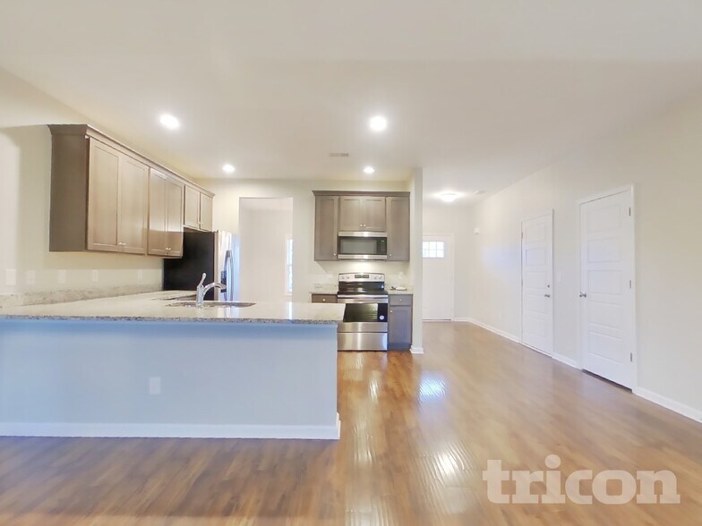 Building Photo - 824 Ellyson Dr