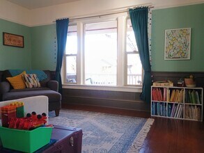 Building Photo - Spacious Craftsman in the Heart of North Spokane