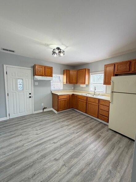 Kitchen - 2729 New Jersey St