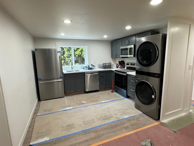 Building Photo - 2112 Sunset Dr W