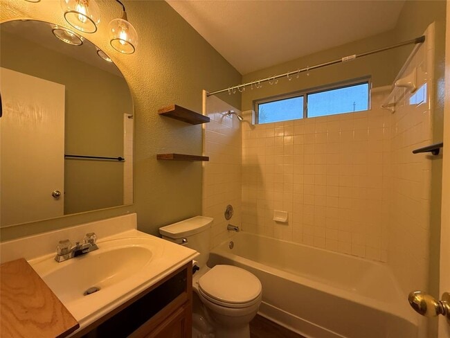 Building Photo - 25 Azalea Dr