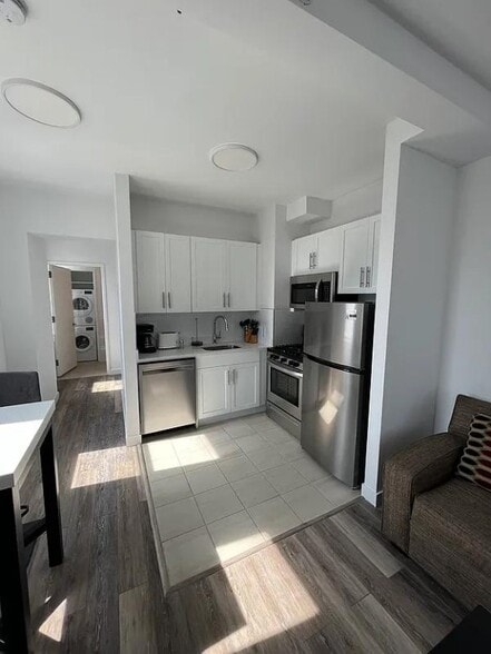 Building Photo - 333 E 34th St