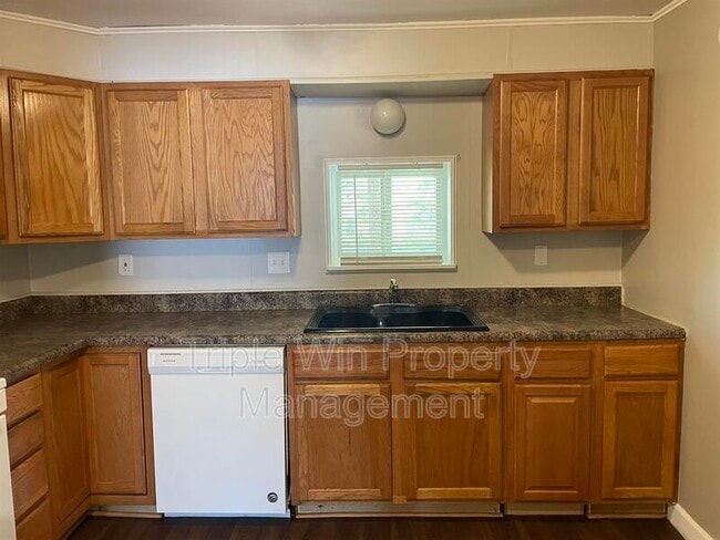 Building Photo - 132 Cunningham Ave