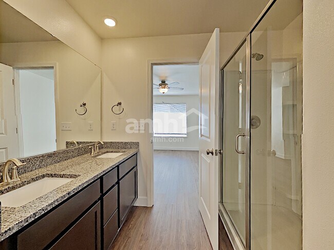 Building Photo - 10602 137th St E