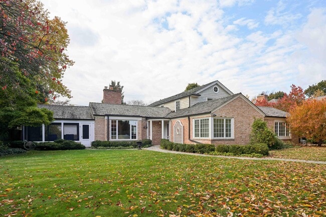 Primary Photo - 5969 N Shore Dr