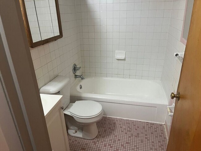 Building Photo - 325 Pike St