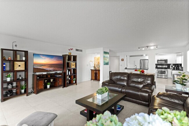 Building Photo - 16051 Blatt Blvd