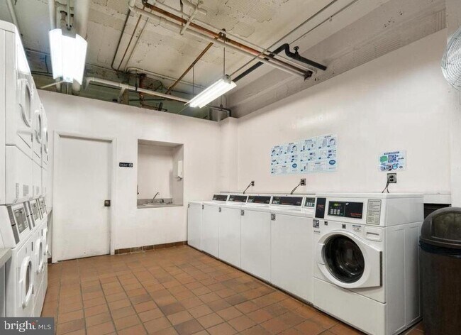 Building Photo - 1010 25th St NW