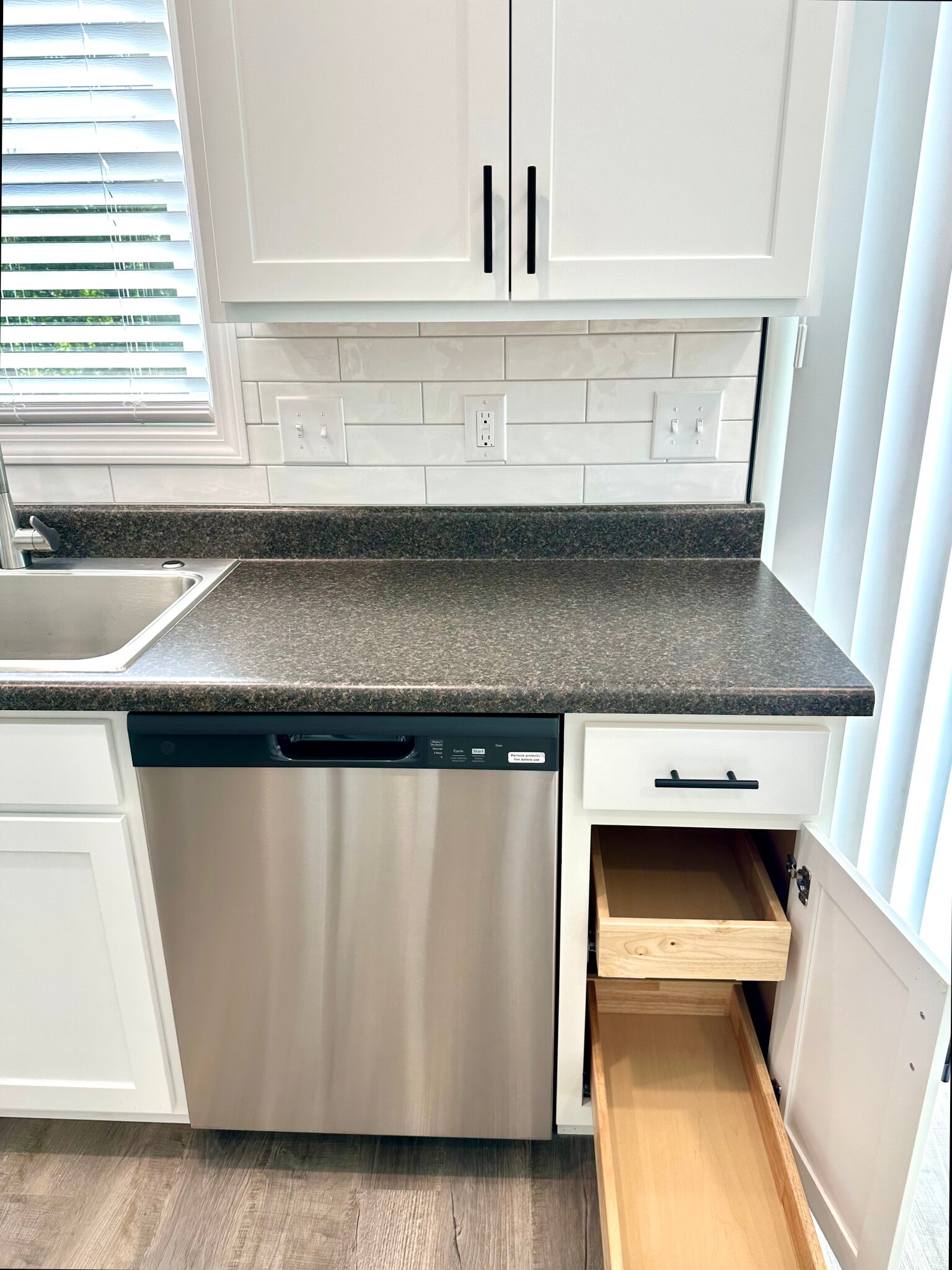 Pull outs for easy access - 2217 Kenwood Blvd SE