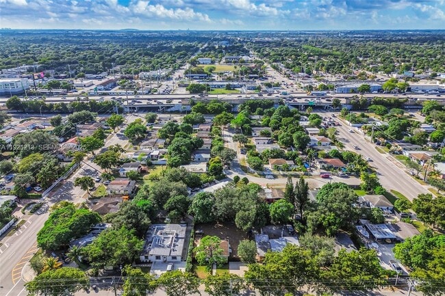 Building Photo - 13590 NW 5th Ave