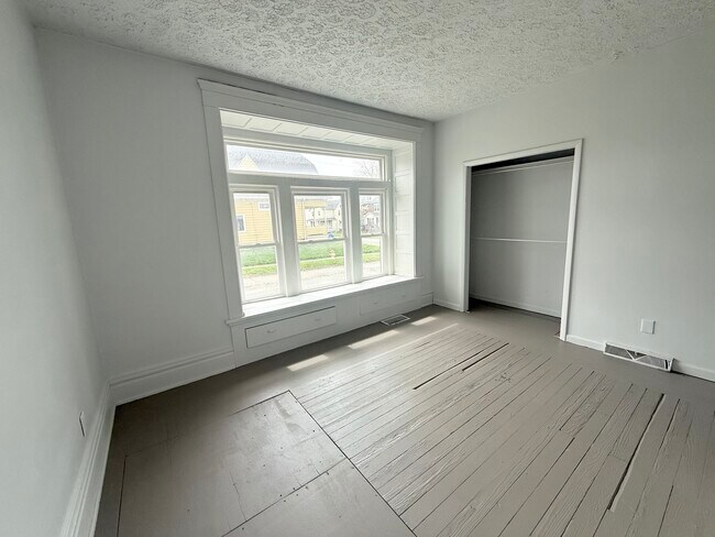 Building Photo - 343 Cedar Ave