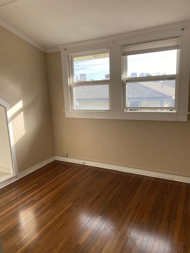 Building Photo - w2152k