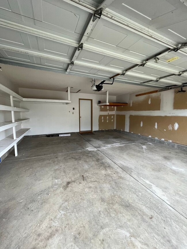 Building Photo - Charming 3-Bedroom Ranch Home with Fenced ...