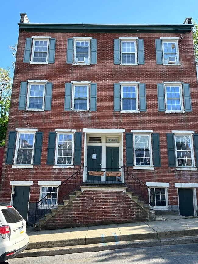 Building Photo - 520 Ferry Street