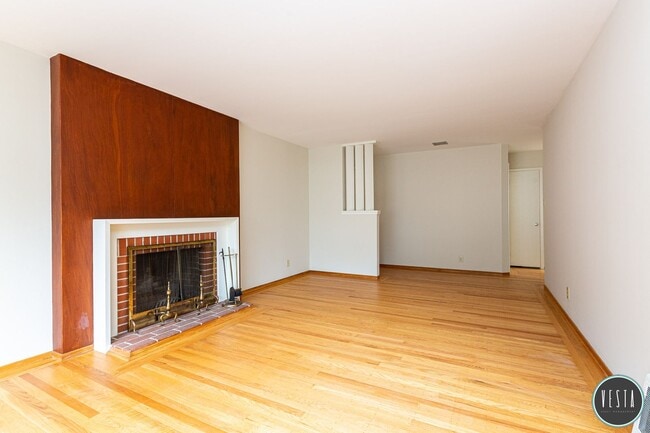 Building Photo - Exceptional Mid-Century 3BR Home in One of San Francisco's Hidden Gems