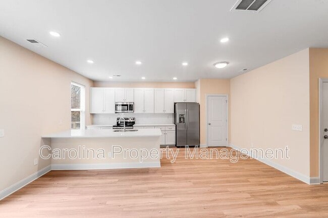 Building Photo - 645 Brookwood St