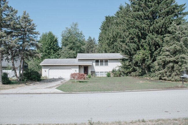 Building Photo - 3885 140th Ave