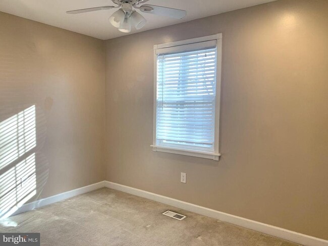 Building Photo - 781 Powhatan Beach Rd