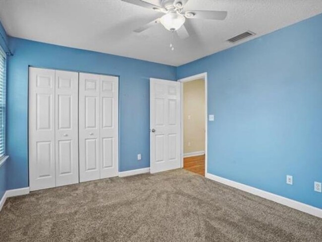 Building Photo - Three Bedroom Townhome in Southwood