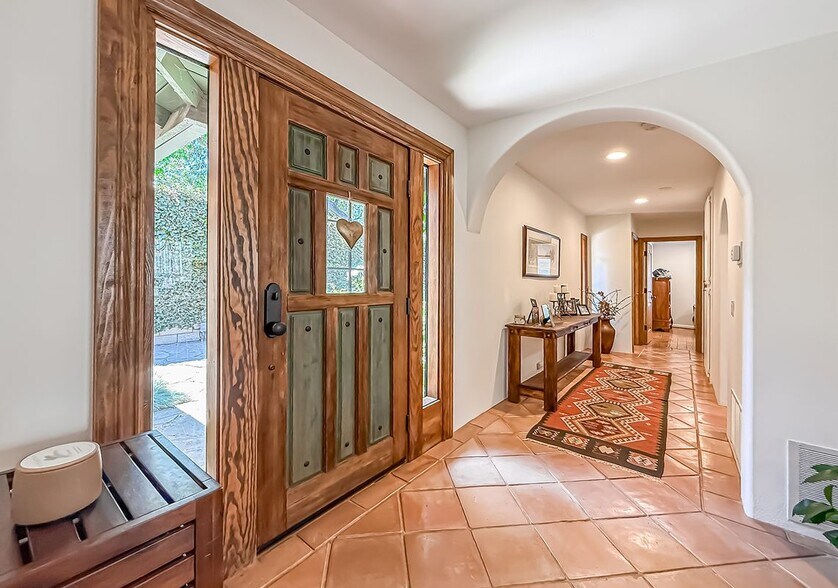 Building Photo - 2350 Leeward Cir