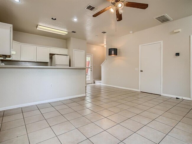 Building Photo - 1200 Perez St