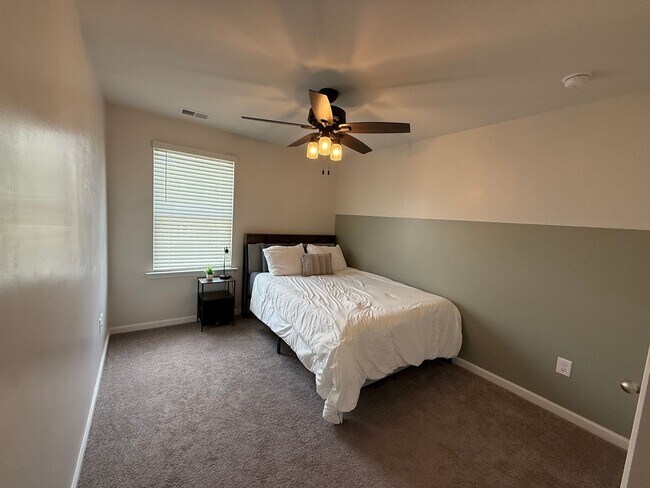 Building Photo - Fully Furnished - Move in Ready - Less than 12 month lease in SNEADS FERRY