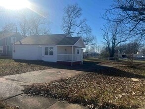 Building Photo - 2015 Charjean Rd