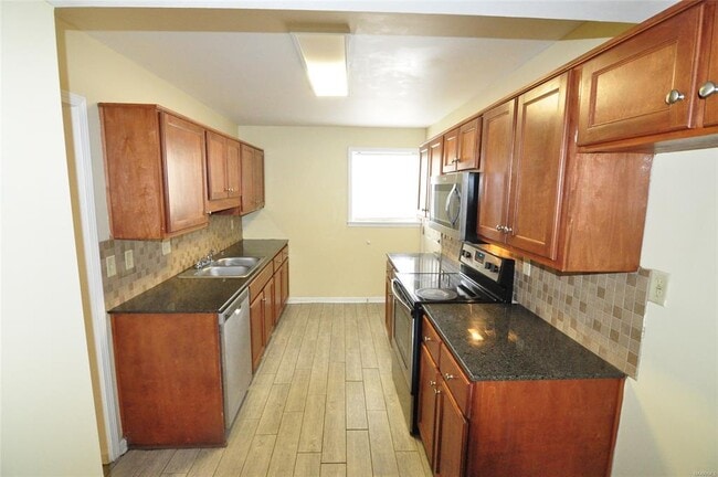 Building Photo - 718 E Edgemont Ave