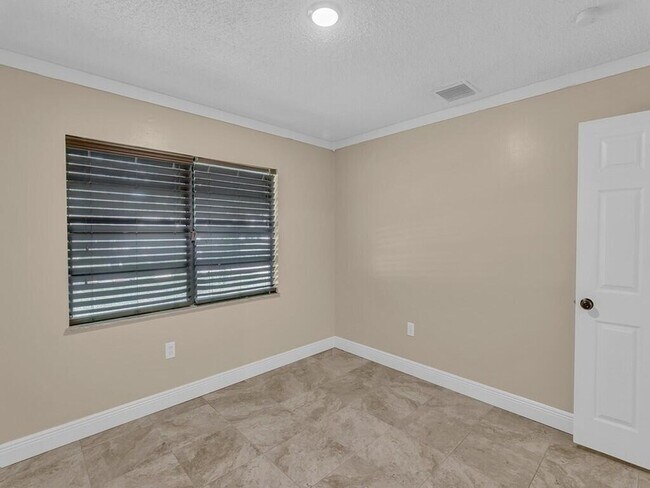 Building Photo - 6113 Yucca Dr